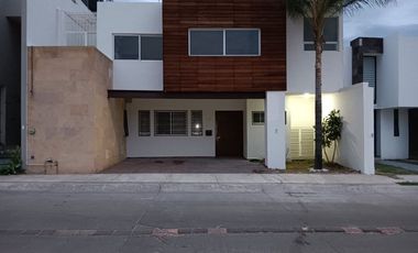 RENTO CASA EN PORTATOSCANA EN LEON GTO INCREIBLE VISTA 3 RECAMARAS CON BAÑO DOS TERRAZAS