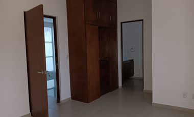 RENTO CASA EN PORTATOSCANA EN LEON GTO INCREIBLE VISTA 3 RECAMARAS CON BAÑO DOS TERRAZAS