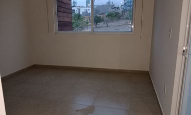 RENTO CASA EN PORTATOSCANA EN LEON GTO INCREIBLE VISTA 3 RECAMARAS CON BAÑO DOS TERRAZAS