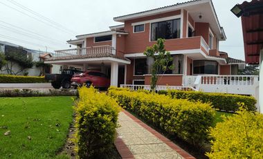 🏠  Casa independiente Esquinera EN VENTA, La Armenia I