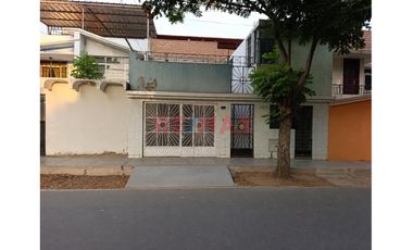 Amplia Casa En Alquiler | Urb. Santo Domingo De Guzmán
