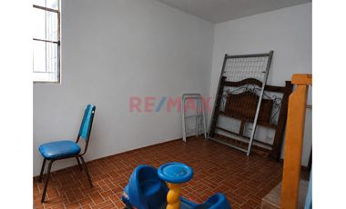 Amplia Casa En Alquiler | Urb. Santo Domingo De Guzmán
