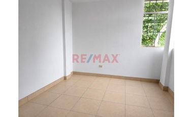 Amplia Casa En Alquiler | Urb. Santo Domingo De Guzmán