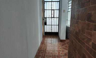 Amplia Casa En Alquiler | Urb. Santo Domingo De Guzmán