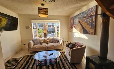 CASA 3D2B CON QUINCHO Y AIRE ACONDICIONADO BARRIO SANTA ELENA