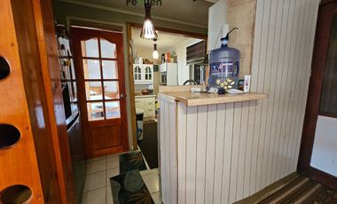 CASA 3D2B CON QUINCHO Y AIRE ACONDICIONADO BARRIO SANTA ELENA