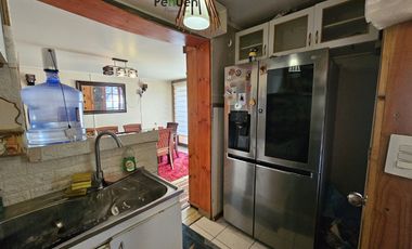 CASA 3D2B CON QUINCHO Y AIRE ACONDICIONADO BARRIO SANTA ELENA