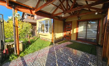 CASA 3D2B CON QUINCHO Y AIRE ACONDICIONADO BARRIO SANTA ELENA