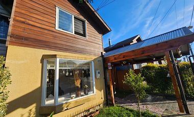 CASA 3D2B CON QUINCHO Y AIRE ACONDICIONADO BARRIO SANTA ELENA