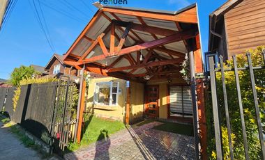 CASA 3D2B CON QUINCHO Y AIRE ACONDICIONADO BARRIO SANTA ELENA