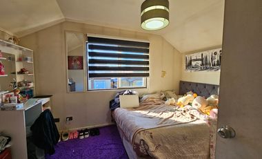 CASA 3D2B CON QUINCHO Y AIRE ACONDICIONADO BARRIO SANTA ELENA