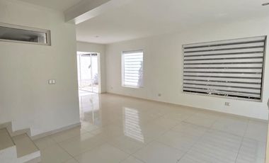 I. HOLZAPFEL #1145 | Moderna Casa 4D3B Jardín del Mar