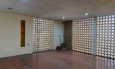 CASA EN VENTA EN LA COLONIA LA PAZ, UBICACIÓN MARAVILLOSA, IDEAL PARA REMODELAR PARA CONSULTORIOS, DEPARTAMENTOS, ACADEMIAS, NOTARÍAS, GIMNASIO, SPA,