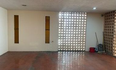 CASA EN VENTA EN LA COLONIA LA PAZ, UBICACIÓN MARAVILLOSA, IDEAL PARA REMODELAR PARA CONSULTORIOS, DEPARTAMENTOS, ACADEMIAS, NOTARÍAS, GIMNASIO, SPA,
