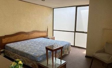 CASA EN VENTA EN LA COLONIA LA PAZ, UBICACIÓN MARAVILLOSA, IDEAL PARA REMODELAR PARA CONSULTORIOS, DEPARTAMENTOS, ACADEMIAS, NOTARÍAS, GIMNASIO, SPA,