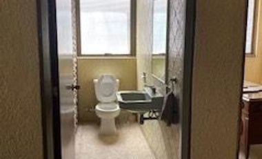 CASA EN VENTA EN LA COLONIA LA PAZ, UBICACIÓN MARAVILLOSA, IDEAL PARA REMODELAR PARA CONSULTORIOS, DEPARTAMENTOS, ACADEMIAS, NOTARÍAS, GIMNASIO, SPA,