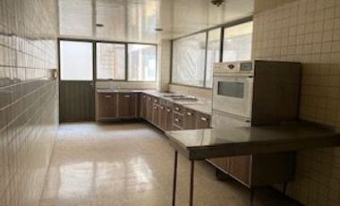 CASA EN VENTA EN LA COLONIA LA PAZ, UBICACIÓN MARAVILLOSA, IDEAL PARA REMODELAR PARA CONSULTORIOS, DEPARTAMENTOS, ACADEMIAS, NOTARÍAS, GIMNASIO, SPA,