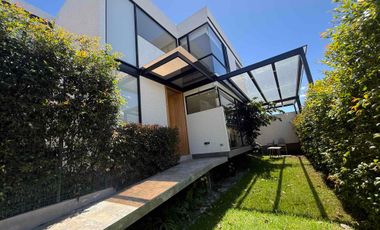 Casa en Renta 4 habitaciones, habitación en planta baja, Nayón