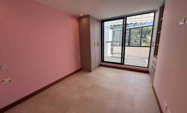 Casa en Renta 4 habitaciones, habitación en planta baja, Nayón