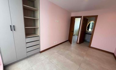 Casa en Renta 4 habitaciones, habitación en planta baja, Nayón