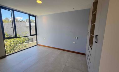 Casa en Renta 4 habitaciones, habitación en planta baja, Nayón