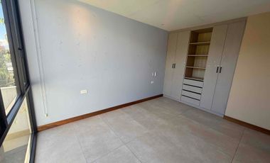 Casa en Renta 4 habitaciones, habitación en planta baja, Nayón