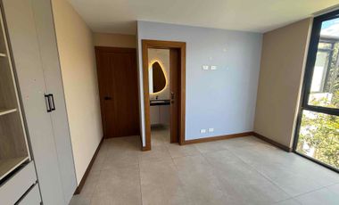 Casa en Renta 4 habitaciones, habitación en planta baja, Nayón