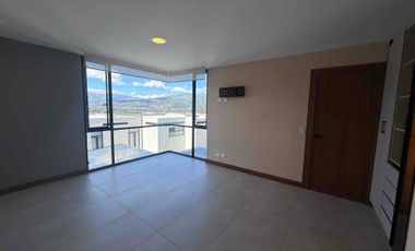 Casa en Renta 4 habitaciones, habitación en planta baja, Nayón