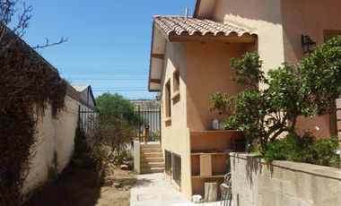 EN VENTA AMPLIA Y HERMOSA CASA EN VALLENAR, QUINTA VALLE. SECTOR RESIDENCIAL.
