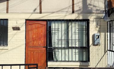 CASA EN PARADERO 7 y 1/2 A CUADRAS DE PAJARITOS Y METRO LAS PARCELAS y LAGUNA SUR