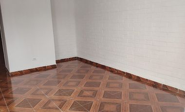 CASA EN PARADERO 7 y 1/2 A CUADRAS DE PAJARITOS Y METRO LAS PARCELAS y LAGUNA SUR