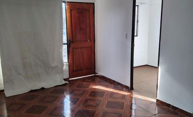 CASA EN PARADERO 7 y 1/2 A CUADRAS DE PAJARITOS Y METRO LAS PARCELAS y LAGUNA SUR