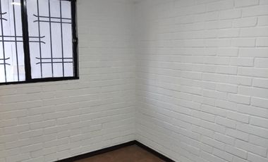CASA EN PARADERO 7 y 1/2 A CUADRAS DE PAJARITOS Y METRO LAS PARCELAS y LAGUNA SUR