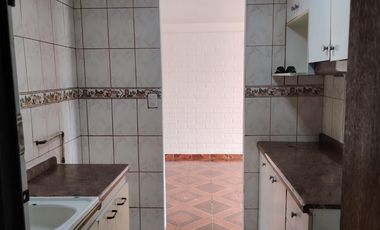 CASA EN PARADERO 7 y 1/2 A CUADRAS DE PAJARITOS Y METRO LAS PARCELAS y LAGUNA SUR