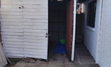 CASA EN PARADERO 7 y 1/2 A CUADRAS DE PAJARITOS Y METRO LAS PARCELAS y LAGUNA SUR