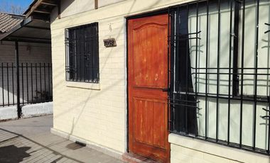 CASA EN PARADERO 7 y 1/2 A CUADRAS DE PAJARITOS Y METRO LAS PARCELAS y LAGUNA SUR