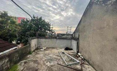 Rumah Luas Strategis Pinggir Jalan Utama di Kemuning