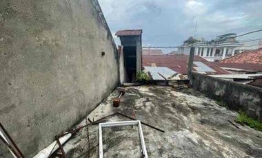 Rumah Luas Strategis Pinggir Jalan Utama di Kemuning