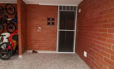 SE ALQUILA CASA EN CIUDAD SANTA BARBARA PALMIRA