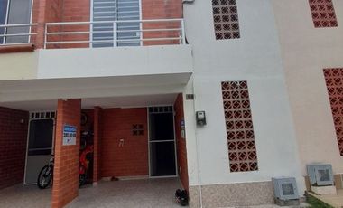 SE ALQUILA CASA EN CIUDAD SANTA BARBARA PALMIRA