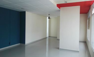 ARRENDAMOS OFICINA CONSULTORIO BUCARAMANGA CABECERA EXCELENTE VISTA PARQUEADERO
