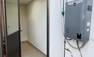 Renta casa en Valle de las Fuentes en esquina con excedente de terrno