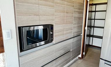 Renta casa en Valle de las Fuentes en esquina con excedente de terrno