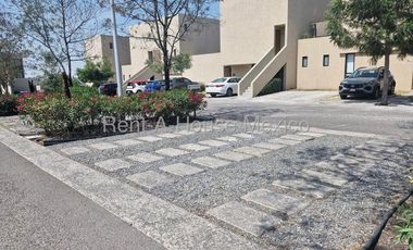 Rento exculpe dos niéveles en privada con amenidades de zakia 2 recamara 3 baños 2 autos