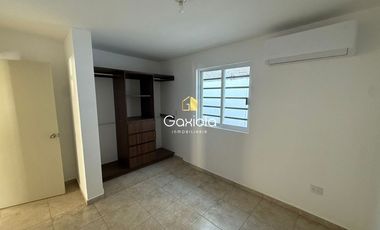Se RENTA Casa ubicada en Privada con acceso controlado, Col. Humaya, a unos metros del boulevard