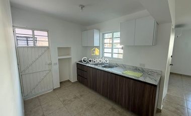 Se RENTA Casa ubicada en Privada con acceso controlado, Col. Humaya, a unos metros del boulevard