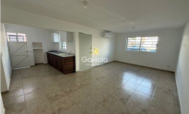 Se RENTA Casa ubicada en Privada con acceso controlado, Col. Humaya, a unos metros del boulevard