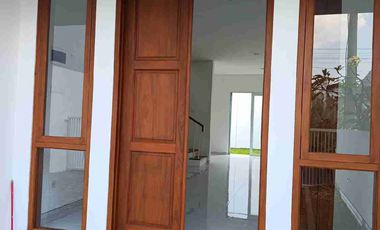 Rumah Baru Scandinavian Taman Belakang Luas Komplek Premium Di Antapani Bandung