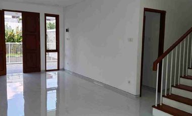 Rumah Baru Scandinavian Taman Belakang Luas Komplek Premium Di Antapani Bandung