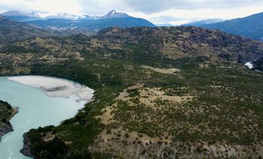 Campo en venta colindante al Río Baker de 104 hectáreas